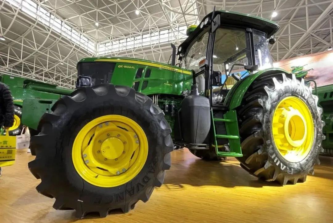 高效率農(nóng)業(yè)子午胎——R-1W展示 高效率農(nóng)業(yè)子午胎——R-1W展示