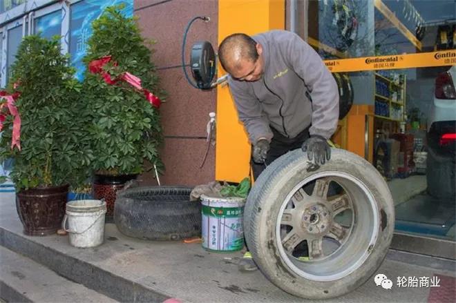 不少大型輪胎店已經(jīng)開始裁員，節(jié)約成本