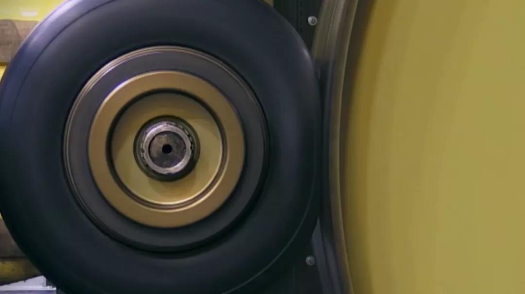 　戰(zhàn)斗機輪胎的高抗沖擊強度