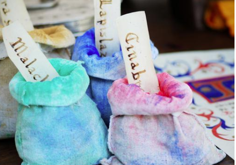 光固化涂料在塑料、真空鍍膜、金屬、皮革等領(lǐng)域中發(fā)揮優(yōu)勢(shì)！