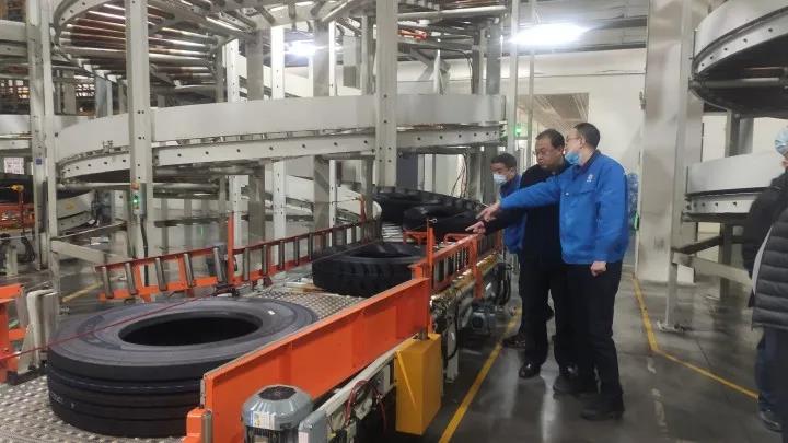 胡建華書記率隊赴貴州輪胎開展 “大數(shù)據(jù)企業(yè)服務(wù)年活動”